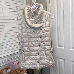 Women’s Xersion cream white vest, size Small